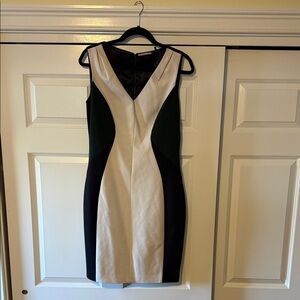 T Tahari Black, Ivory & Dark Green V-Neck Colorblock Mini Dress